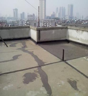 上杭漏水维修 楼顶漏水是什么原因，楼顶漏水维修方法是什么?